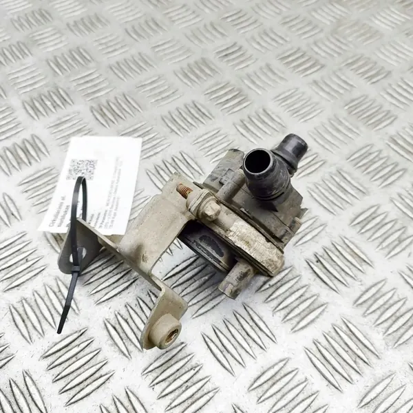 Vattenpump Mercedes W213 W205 A0005000900 image 5