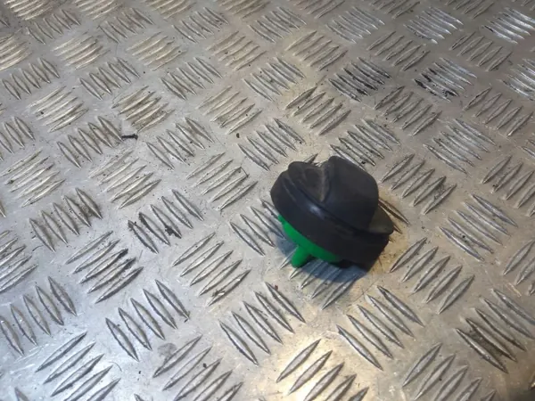 Bouchon de réservoir Porsche Panamera OEM 97020154102 image 2