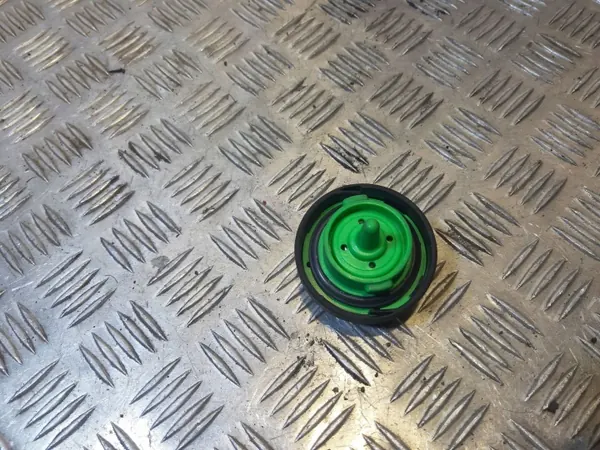 Bouchon de réservoir Porsche Panamera OEM 97020154102 image 3