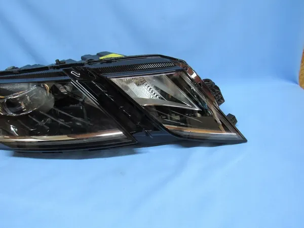 Farol direito Skoda Octavia III Lift Full LED image 2