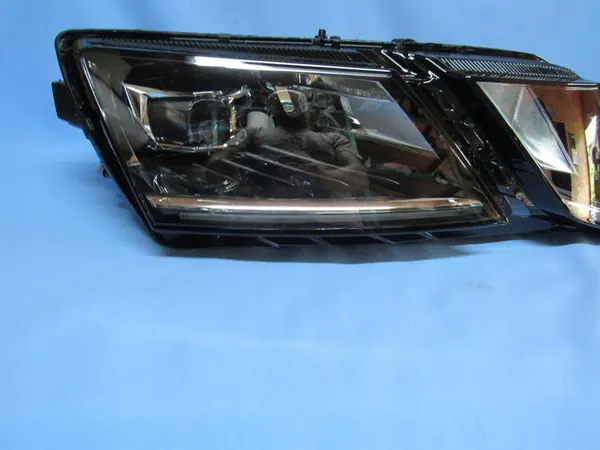 Farol direito Skoda Octavia III Lift Full LED image 3