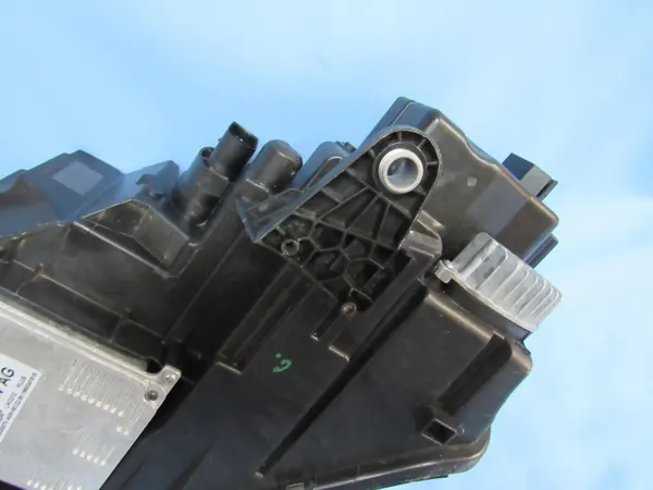 Farol direito Skoda Octavia III Lift Full LED image 8