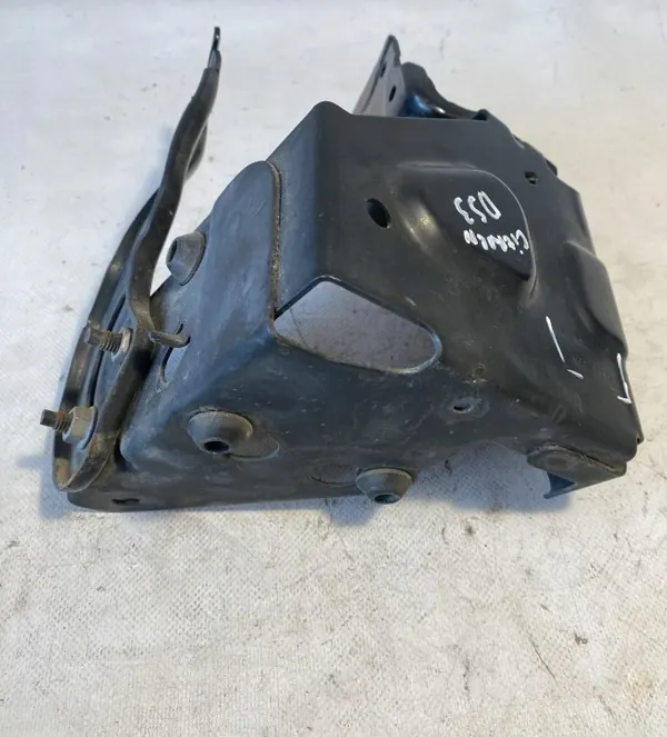 Citroen DS3 ABS-pumpun kiinnike OEM 222300A (2009-2014) image 5