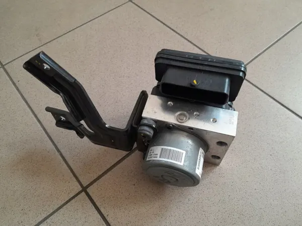 ABS-pumppu OEM 58910-Q0200 Hyundai i20 III 2020-22 image 3