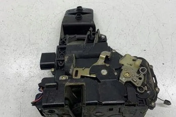 Rechtes vorderes Türschloss VW PASSAT B5 3B1837016C image 3