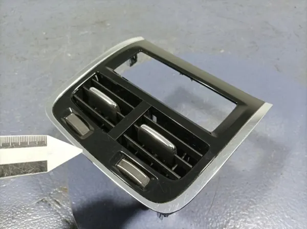 Volvo XC90 II bakre ventilationsgallret OEM 31365121 image 3