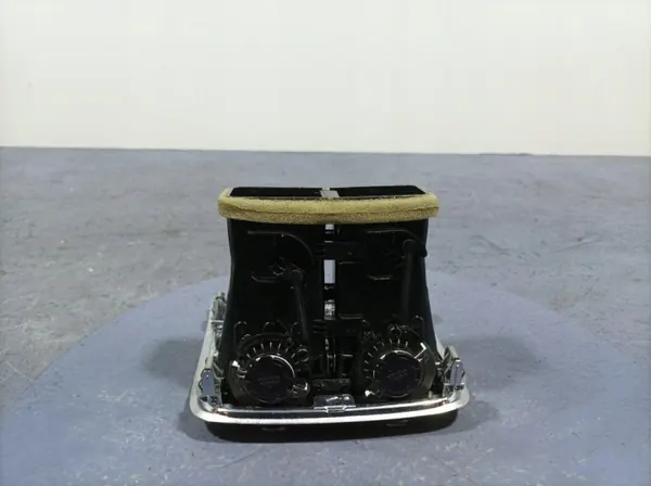 Volvo XC90 II bakre ventilationsgallret OEM 31365121 image 5