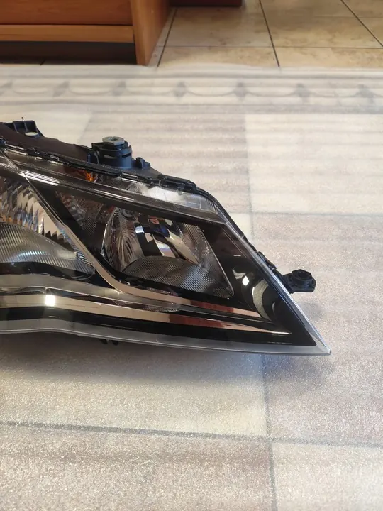 Oikea Ajovalo Seat Leon 2012-2020 OEM 5F1941006B image 4