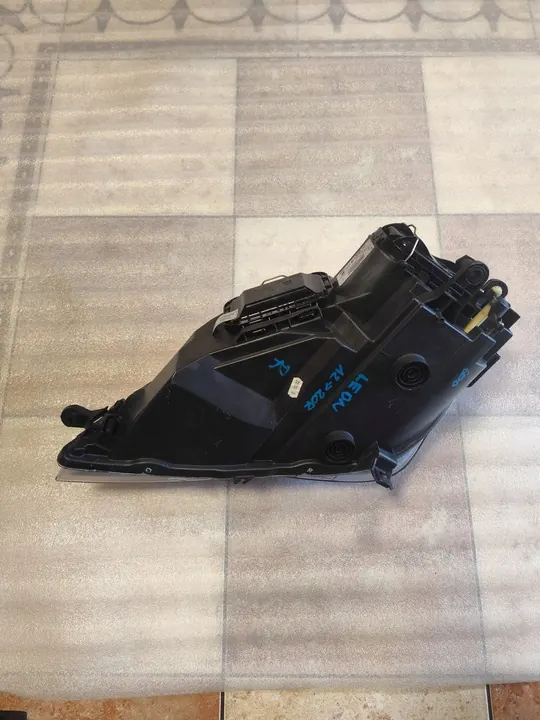 Oikea Ajovalo Seat Leon 2012-2020 OEM 5F1941006B image 6