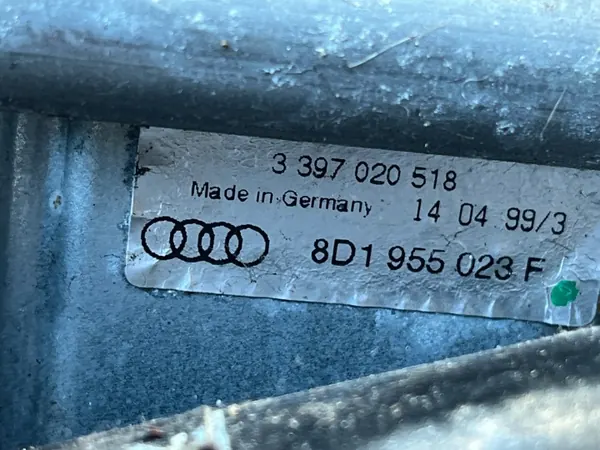 Ruitenwissermotor OEM 8D1955023F Audi A4 B5 image 3