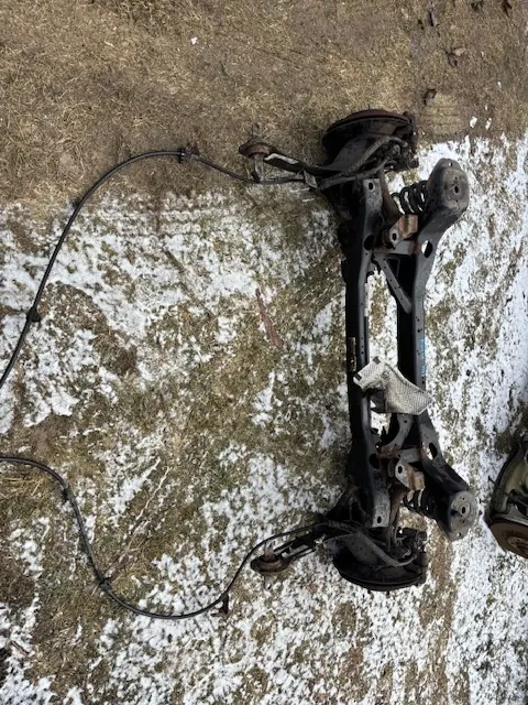 Poutre suspension arrière OEM AV61-922343 Ford Focus III image 3
