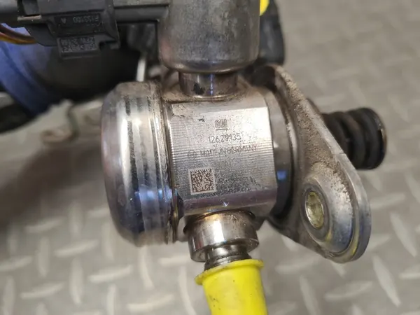 Polttoainepumppu suutin Opel Insignia A 2.0 Turbo 220HV image 7