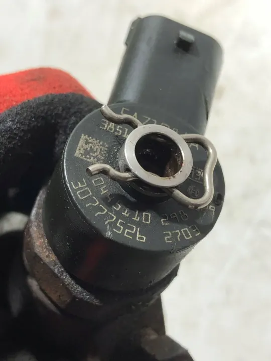 Injecteur Volvo V70 2008 OEM 30777526 image 9