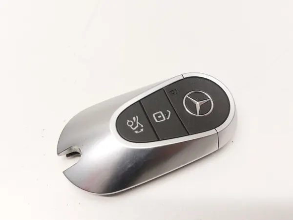 OEM 1 Mercedes W204 AMG Nyckelring - Begagnad image 2