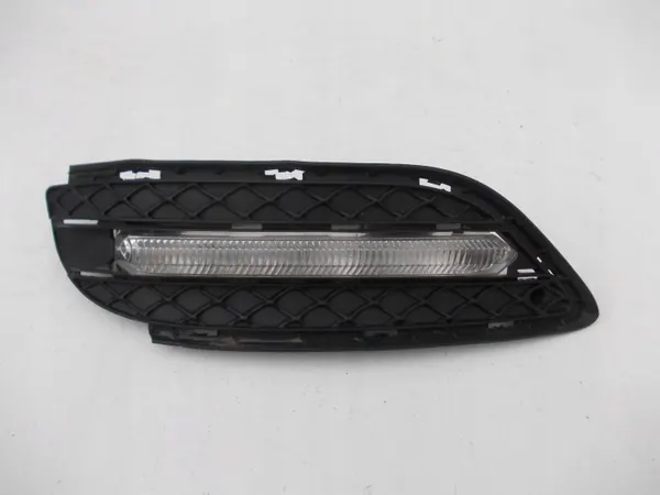 Mercedes B W246 LED Tagfahrlicht Gitter OEM A2049069100 image 2