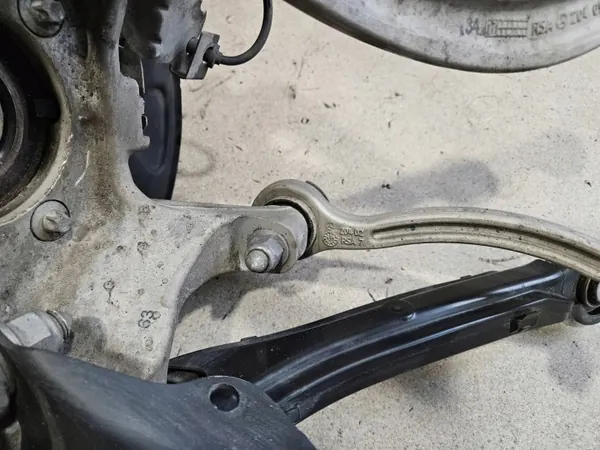 OEM A2133503105 Buje Suspensión Trasera Izquierda Mercedes image 8