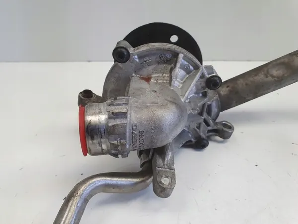 Vattenpump Volvo XC60 II 2.0 D B4 Mild Hybrid image 4