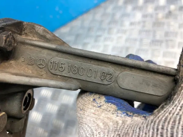 Bomba de aceite Mercedes W123 OEM 1151860101 - Usado image 5