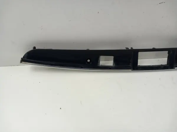 Garniture de hayon Mercedes Classe C W204 AMG OEM A2047400593 image 10