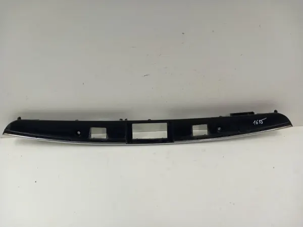 Garniture de hayon Mercedes Classe C W204 AMG OEM A2047400593 image 8