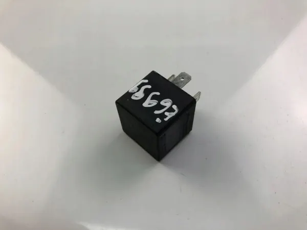 Porsche 911 (997) Rele OEM V23234B0001X001 2005 image 2