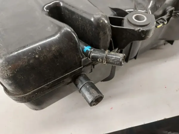 Begagnad AdBlue-tank OEM 7LA131877E för VW T6.1/T7 image 8