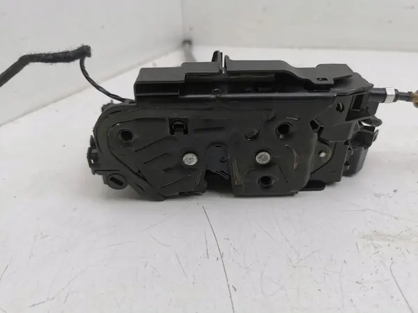 Volkswagen Golf VIII 2022 Right Rear Door Lock image 3