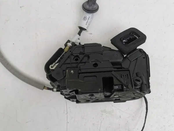 Volkswagen Golf VIII 2022 Right Rear Door Lock image 4