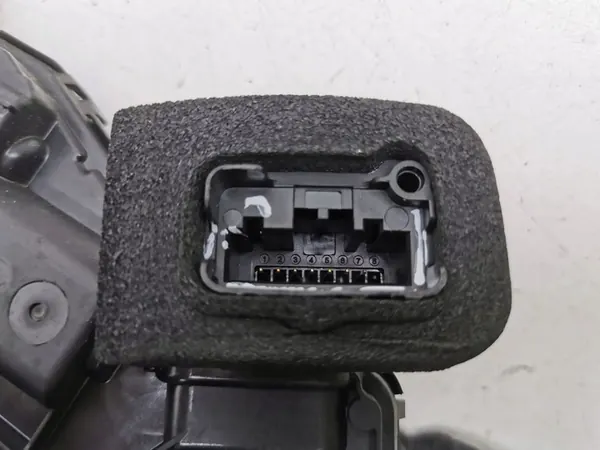 Volkswagen Golf VIII 2022 Right Rear Door Lock image 7