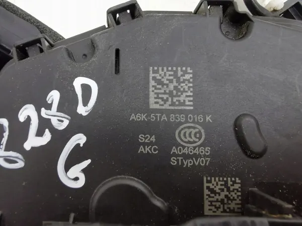 Volkswagen Golf VIII 2022 Right Rear Door Lock image 8