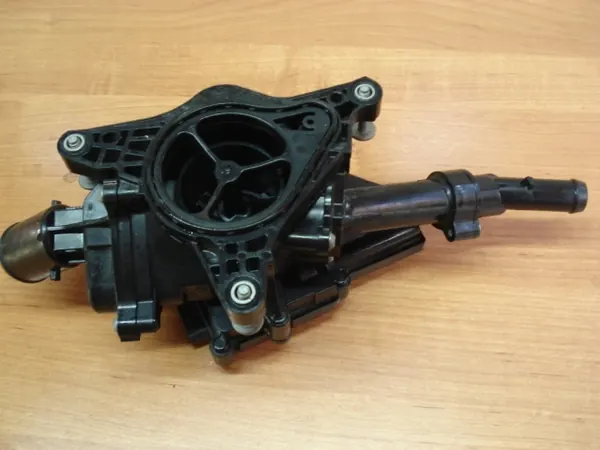 Carcasa de termostato Mazda 3 BP CX-5 2.0 Gasolina PYFA1516ZB image 3