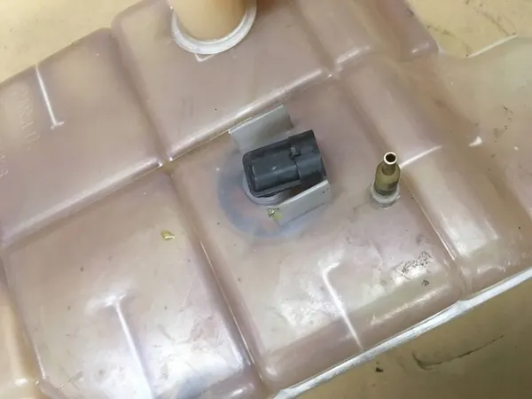 Tanque de expansão Iveco Daily III 5801255878 image 3