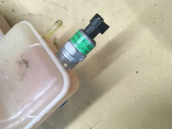 Tanque de expansão Iveco Daily III 5801255878 image 4