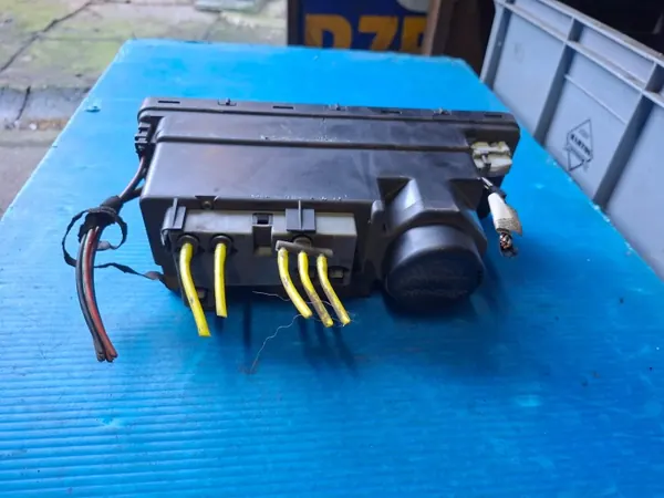Mercedes W210 centrale vergrendelpomp OEM 2108001548 image 4
