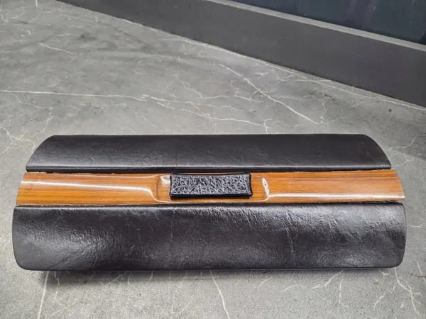 Handschuhfachdeckel Mercedes W123 OEM - Schwarz image 2