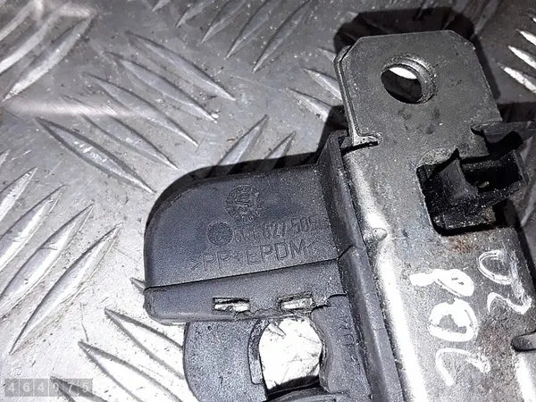 VW Polo Lås 2002 6Q6827505B image 3