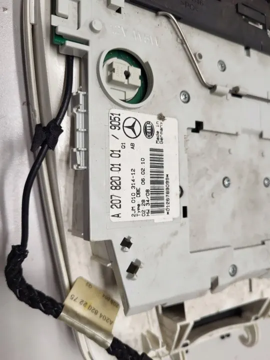 Plafonnier Mercedes-Benz Cabrio W207 OEM A2078200101 image 3