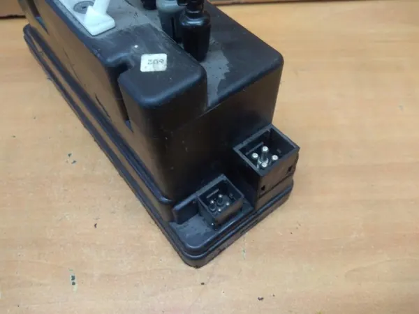 Pompe de verrouillage central OEM 2108000648 Mercedes W210 image 3