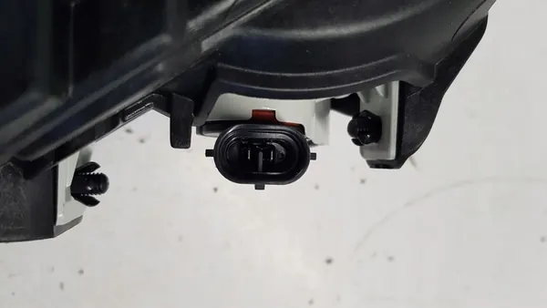 Farol Dianteiro Direito Kia Ceed II image 9