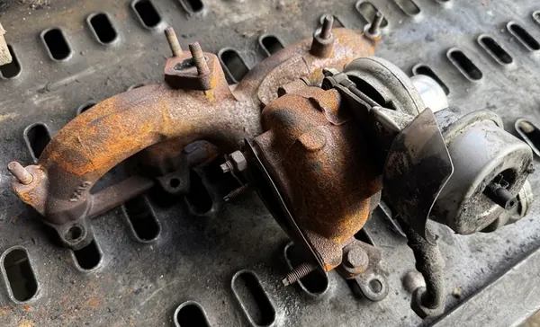 Volkswagen OE 038253010B Turbo image 2