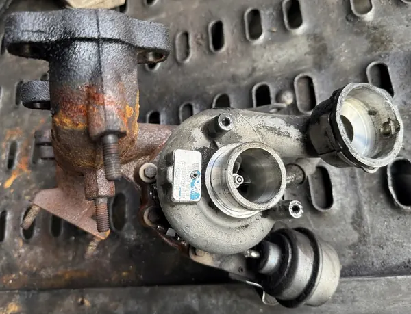 Volkswagen OE 038253010B Turbo image 6