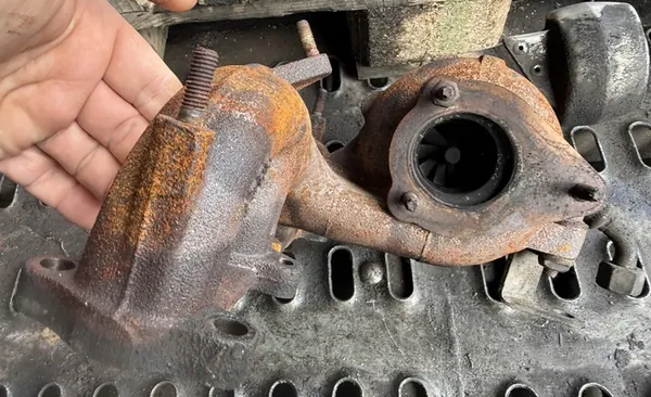 Volkswagen OE 038253010B Turbo image 7