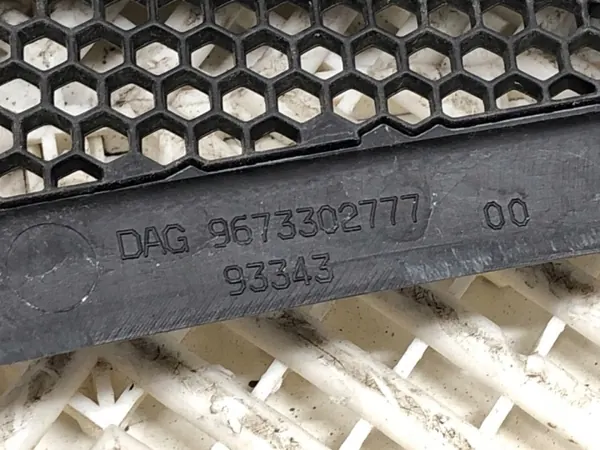 OEM 9673302777 Etulasipeite Peugeot 2008:lle image 7