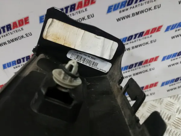 BMW OEM 8064822 Guardabarros Delantero Derecho image 7