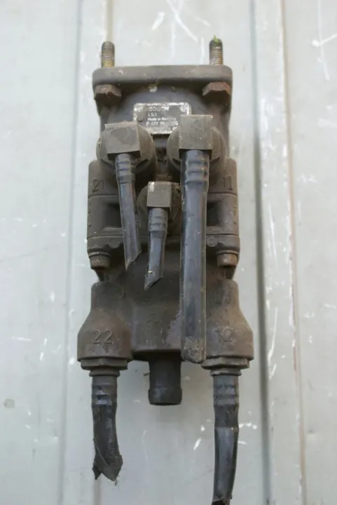 Brake Pedal Valve BOSCH 0481064205 image 2