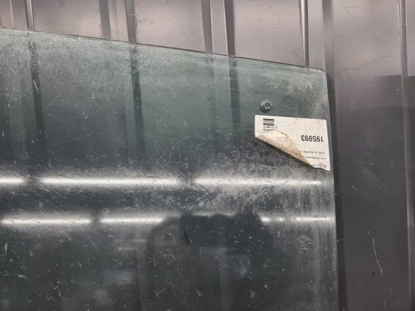 Ventana trasera izquierda usada OEM Szyba lewy tyl Kia RIO image 3