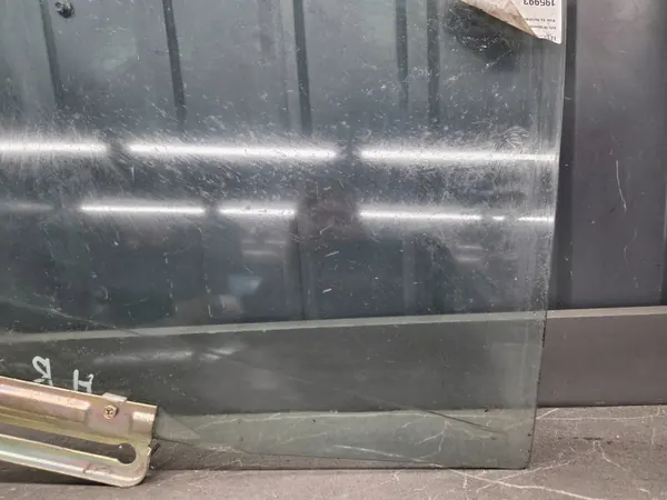 Ventana trasera izquierda usada OEM Szyba lewy tyl Kia RIO image 4
