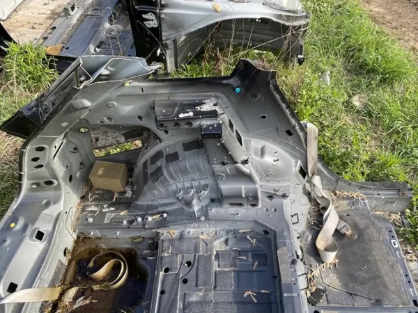 Mercedes-Benz EQC 2022 taka vasen sivupaneeli OEM 253227 image 3