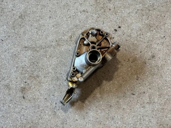 Pompe à huile BMW d'occasion OEM 7846388 M3 F80 image 2