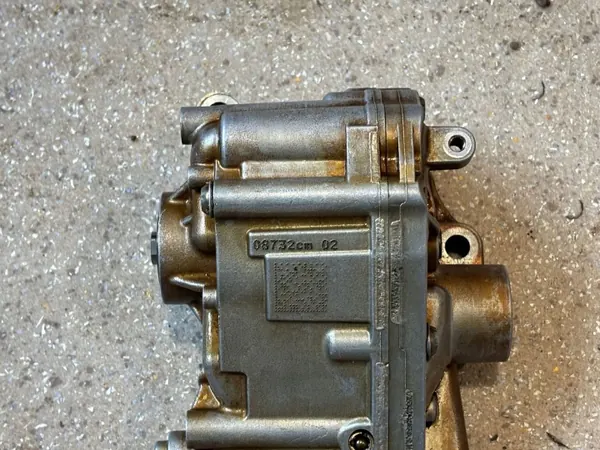 Pompe à huile BMW d'occasion OEM 7846388 M3 F80 image 3